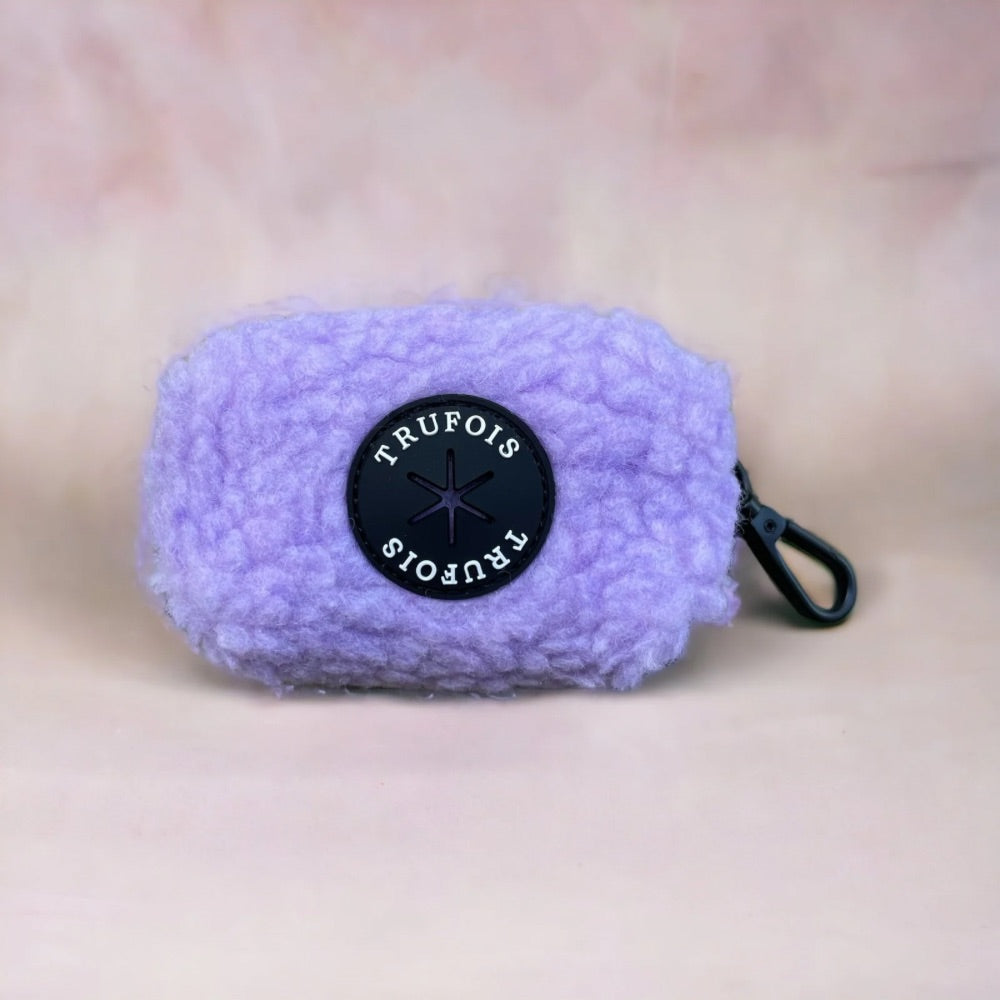 Teddy Poop Bag Holder Dispenser. Purple Violet Grape Teddy Soft Fabric. Nallekakkapussinpidike Koirille. Violetti.