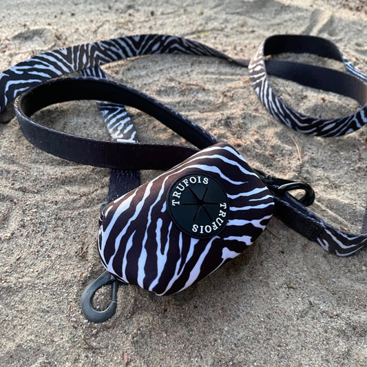 Leash - Zebra Essential