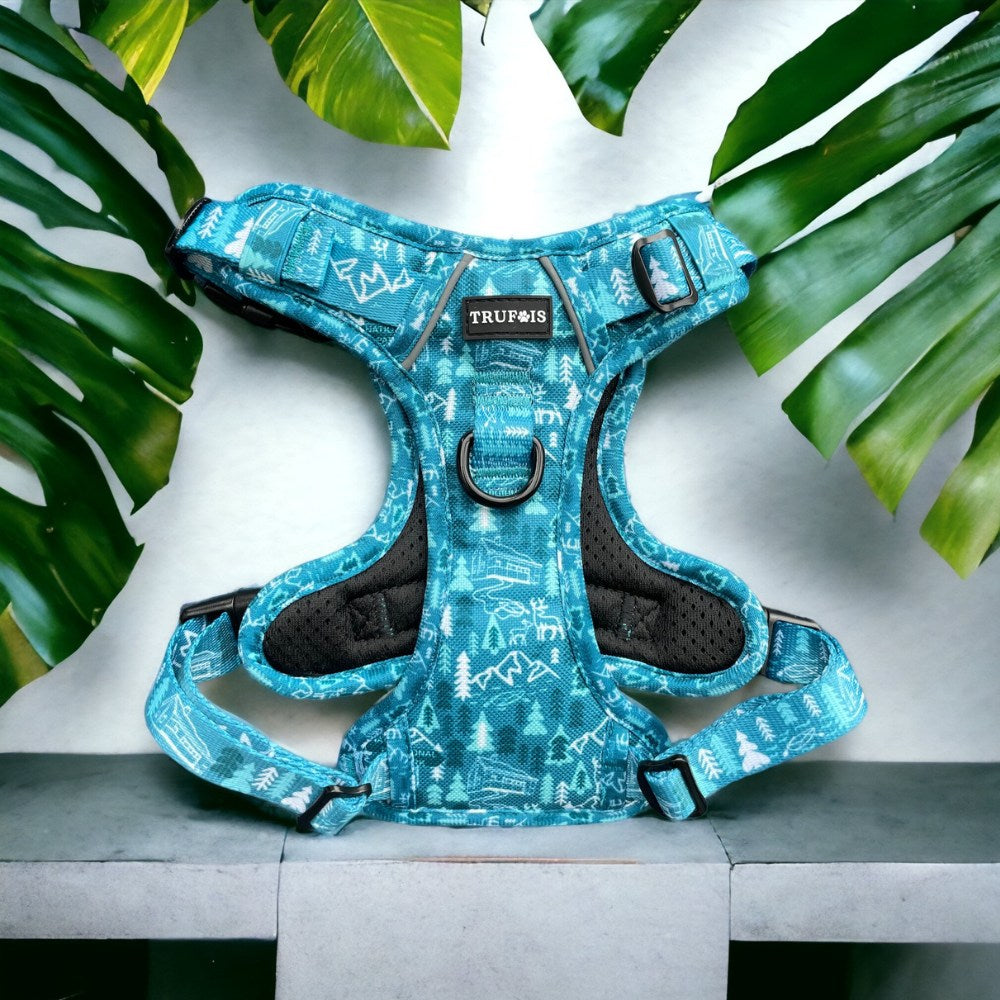 No Pull. Easy Click and Go Step-in design. Discreet Pocket for a Tracking Device. Fully adjustable. Reflective Trim for extra visibility. Sturdy padded grab handle for maximum control (perfect for hikes). Safety lock buckle. Soft, ergonomic model but with durable material.