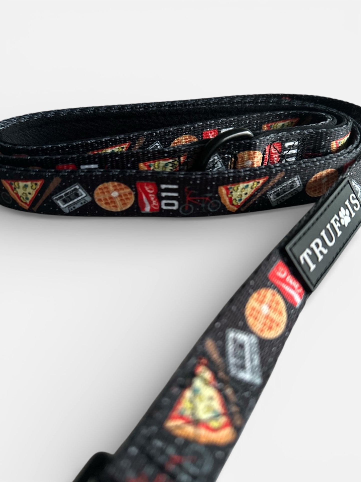 Leash - Stranger Things